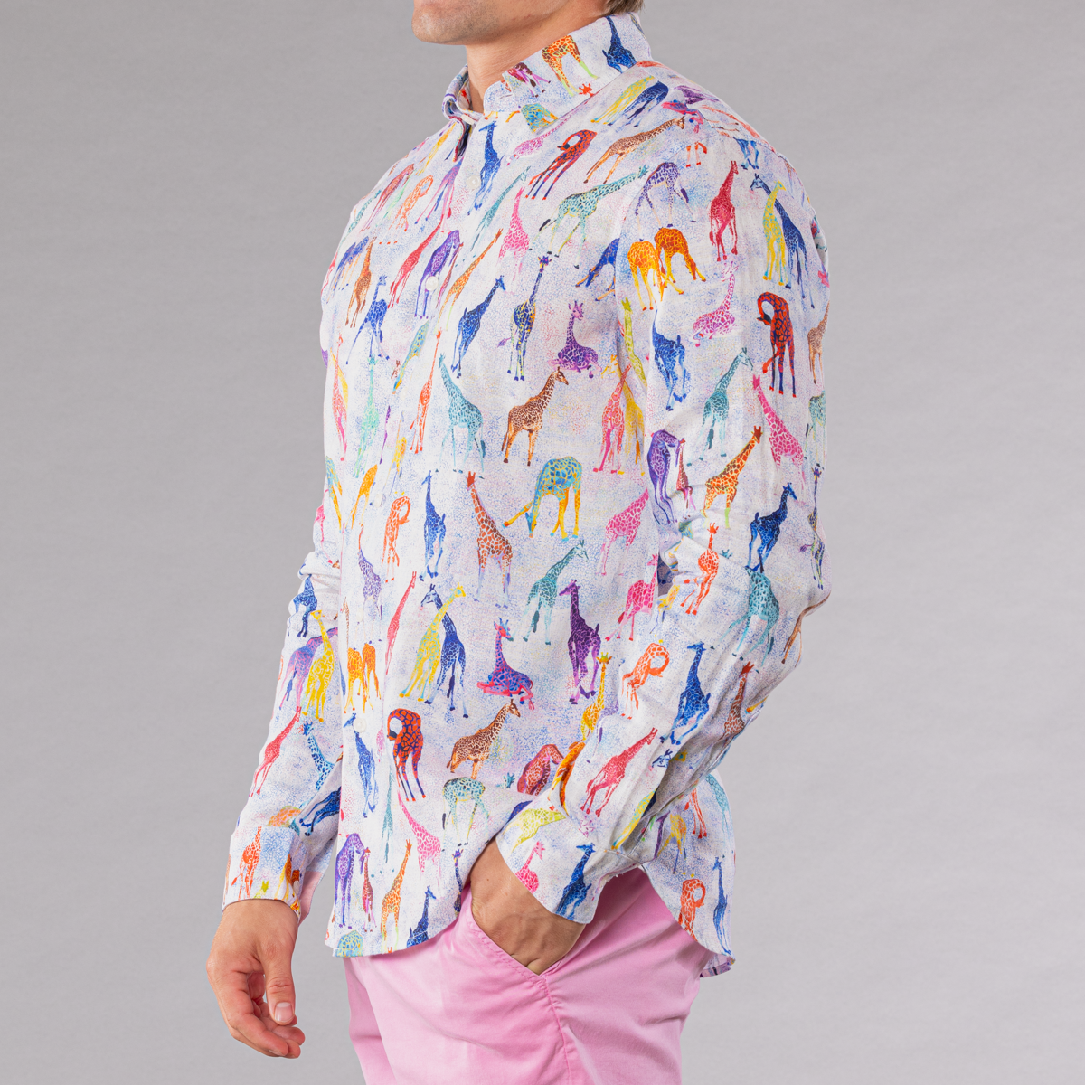 Men&#39;s blue linen long sleeve shirt with giraffes pattern