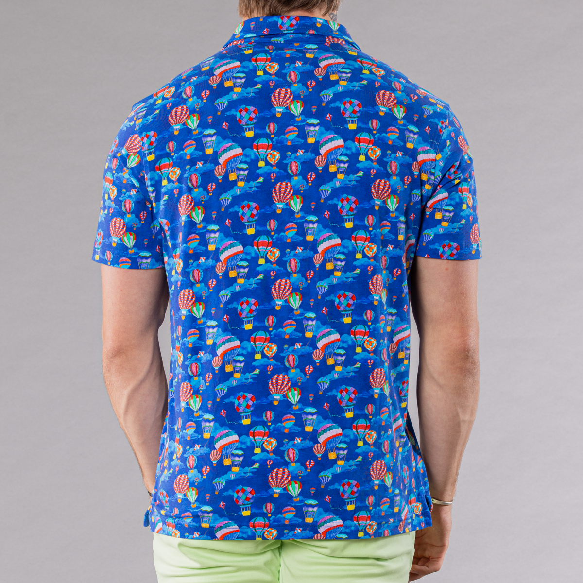 Men&#39;s navy full button front shirt with hot air ballons pattern made of pima cotton/stretch, back view