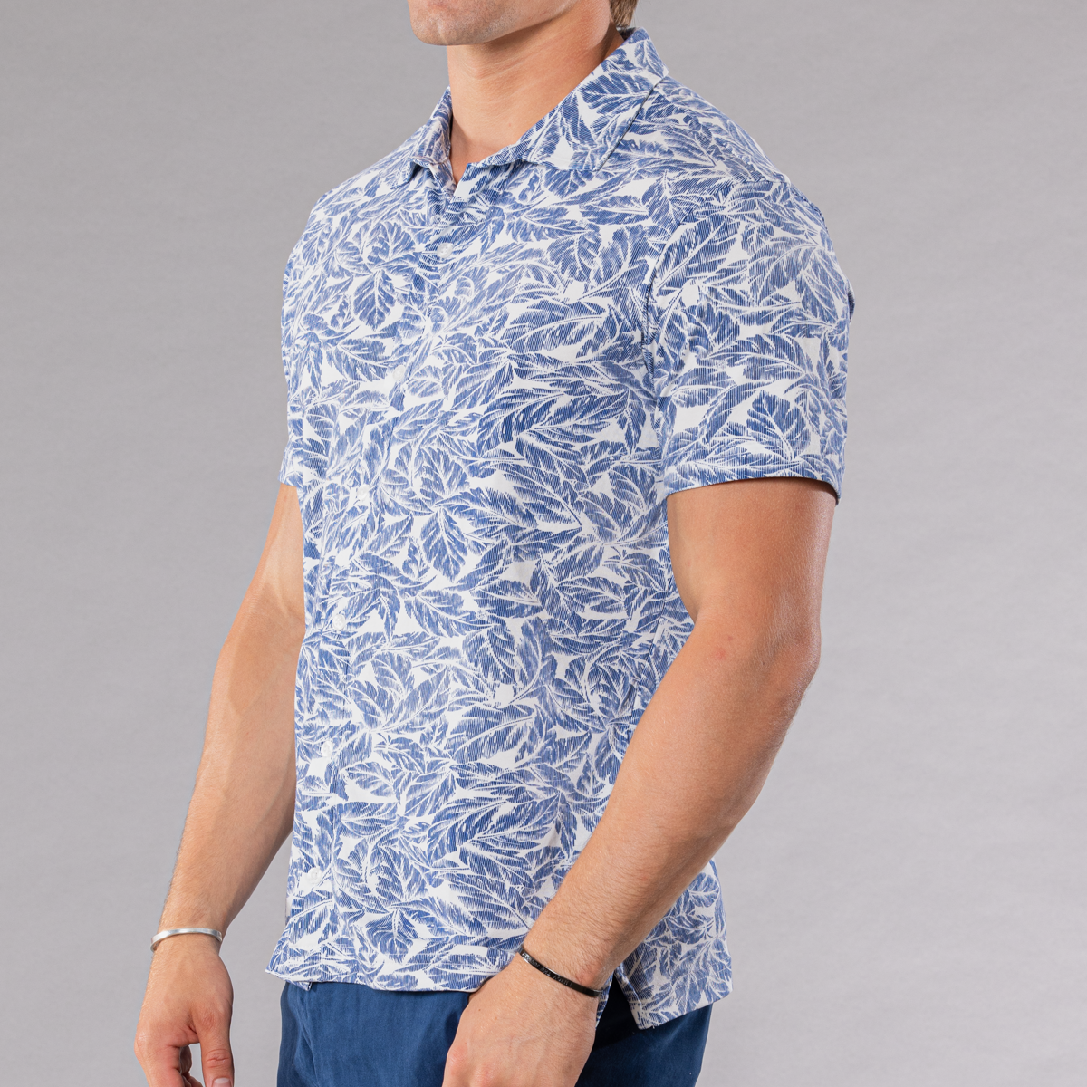 Men&#39;s navy full button front shirt with leaves pattern made of pima cotton/stretch