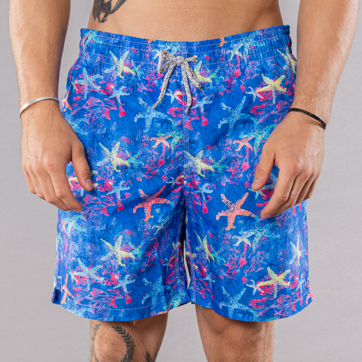 Men&#39;s navy swim trunks with cyclist liner, starfish pattern, front view