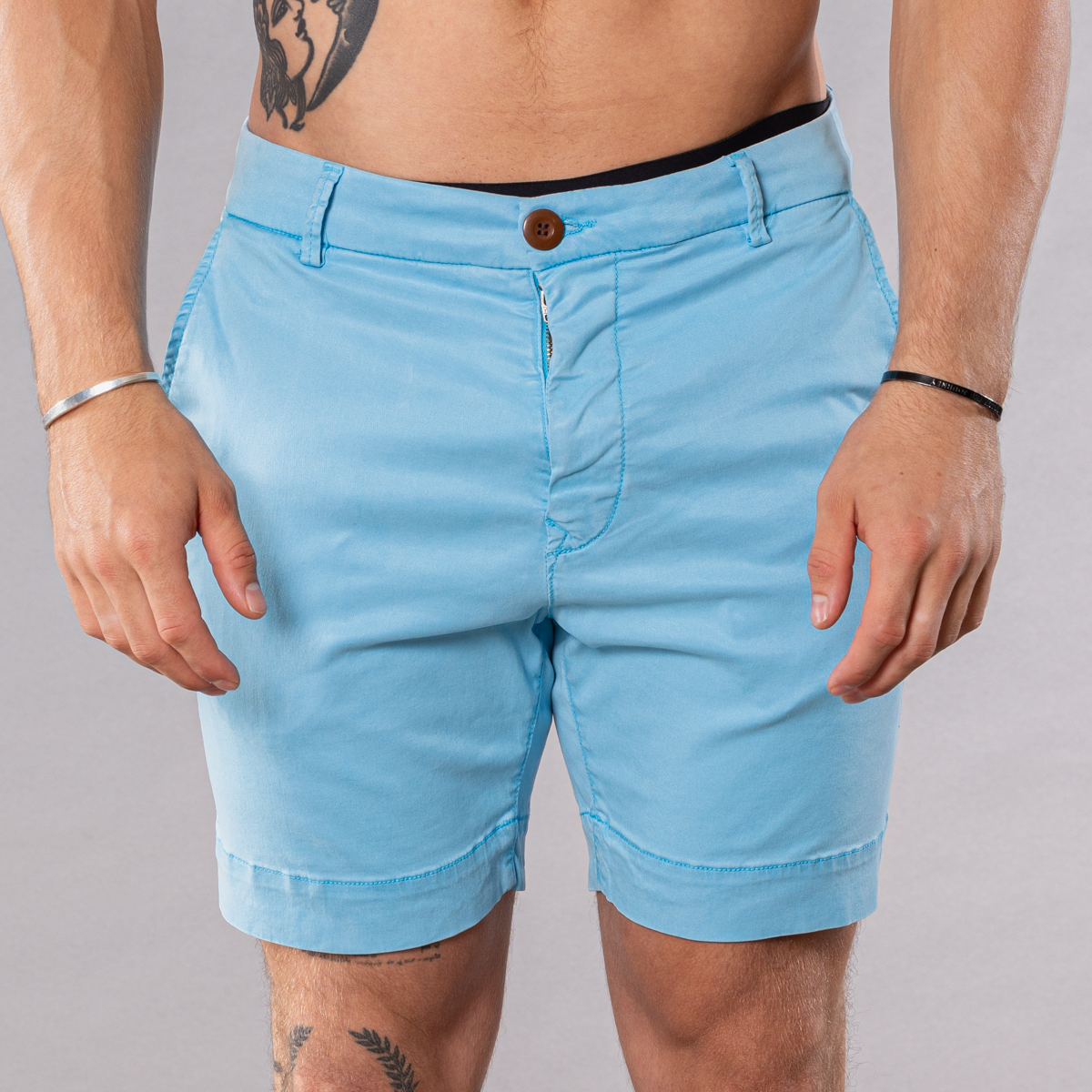 Men&#39;s pima cotton/stretch shorts in turquoise, front view