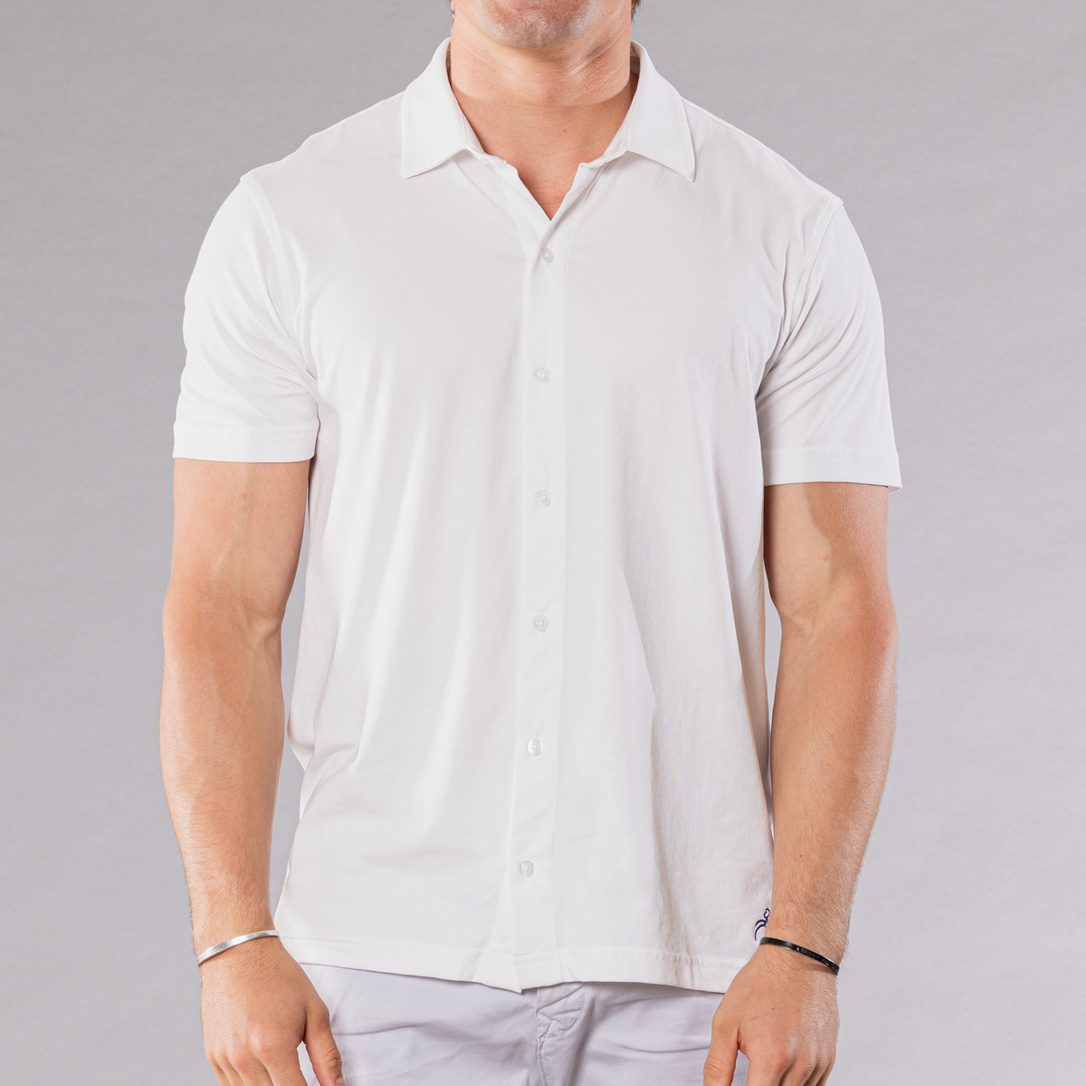 Men&#39;s solid white full button front shirt made of pima cotton/stretch, front view