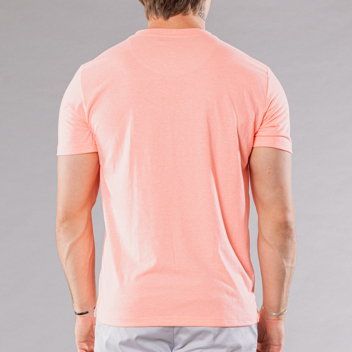 Men&#39;s V-neck T-shirt in coral heather, back view
