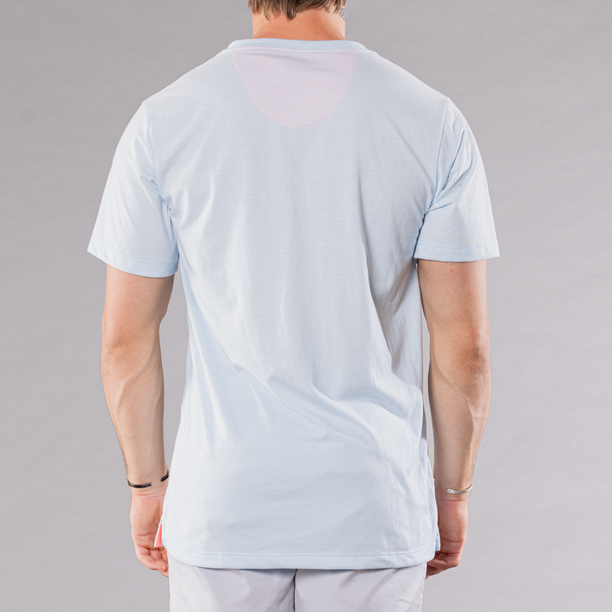 Men&#39;s V-neck T-shirt in light blue, back view