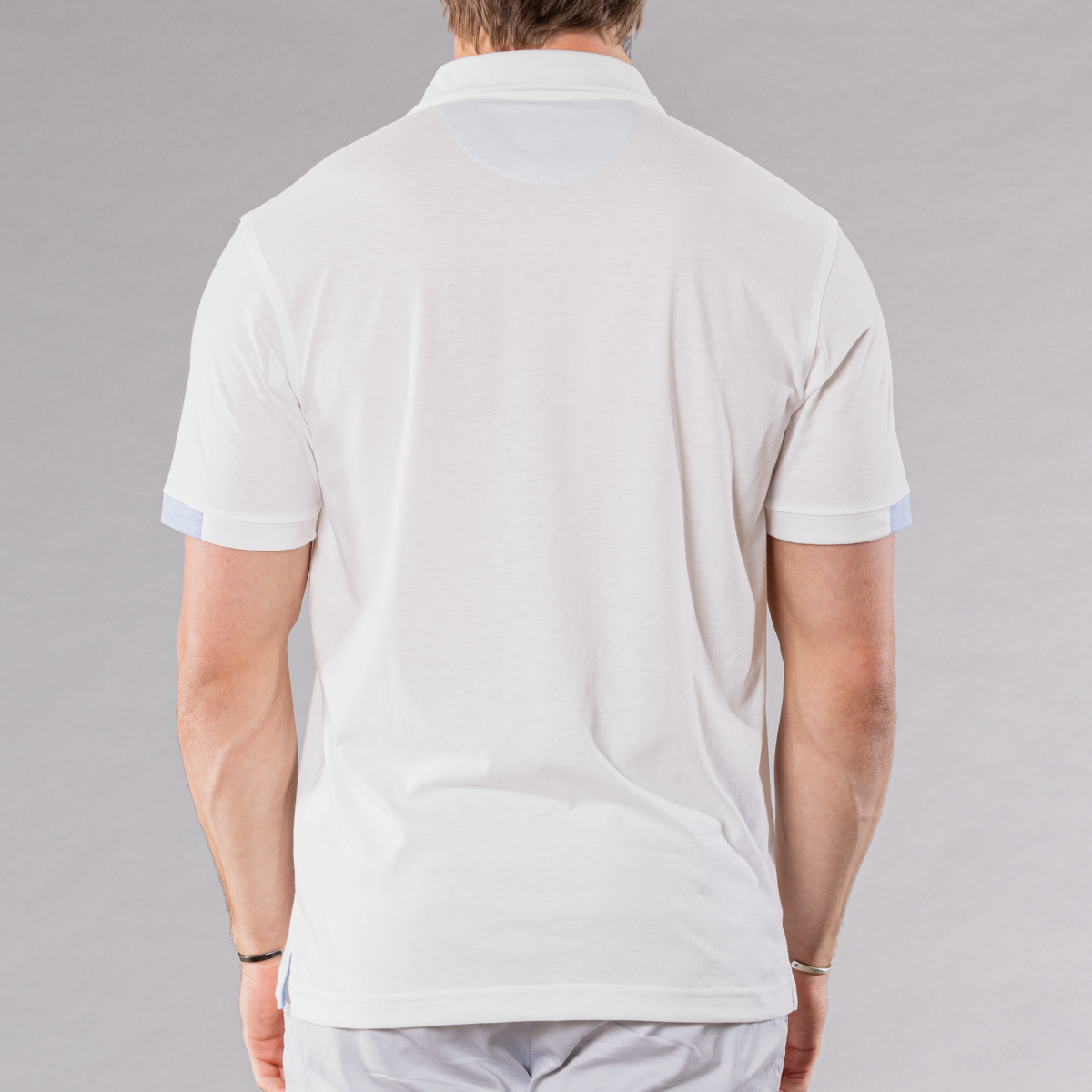Men&#39;s white polo shirt with contrast sleeve, back view